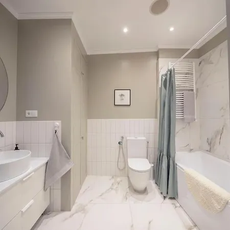 Family Apartment, Free Parking *